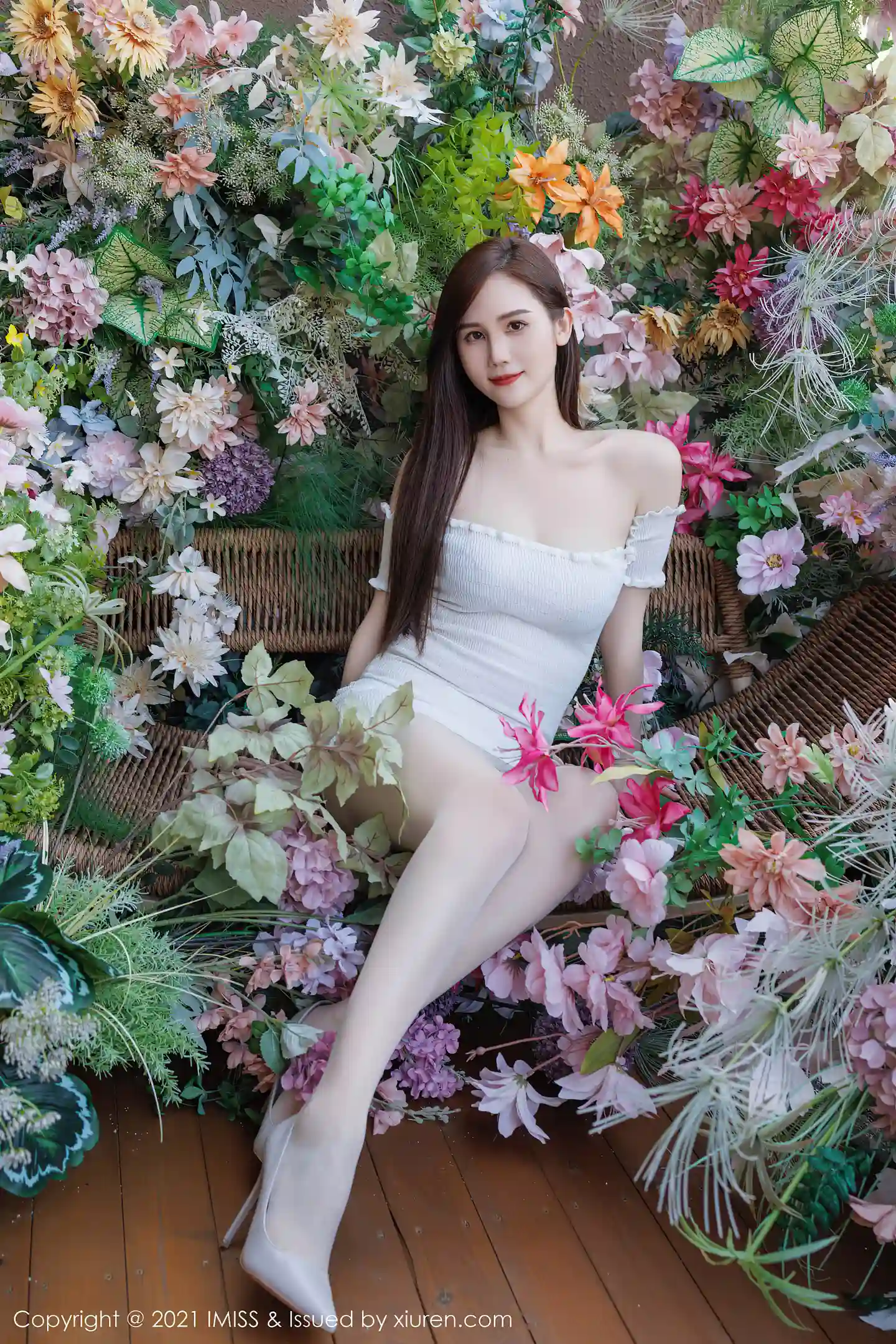 图片[3]-[IMISS爱蜜社]Vol.761 女神SISY思白色露肩连衣裙露紫色蕾丝内衣秀完美身材诱惑写真43P-秀人网官方网站